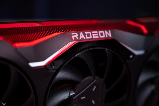 Đập hộp AMD Radeon RX 7900XT/XTX: Đem chiplet đến với GPU x86, card năm nay đẹp quá