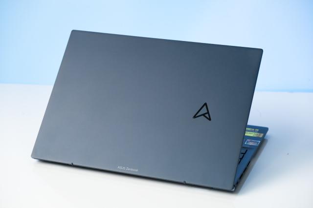 Đánh giá ASUS Zenbook S 13 OLED: Hiệu năng của AMD Ryzen 5 6600U quá mạnh, lựa chọn hấp dẫn tầm giá 30 triệu
