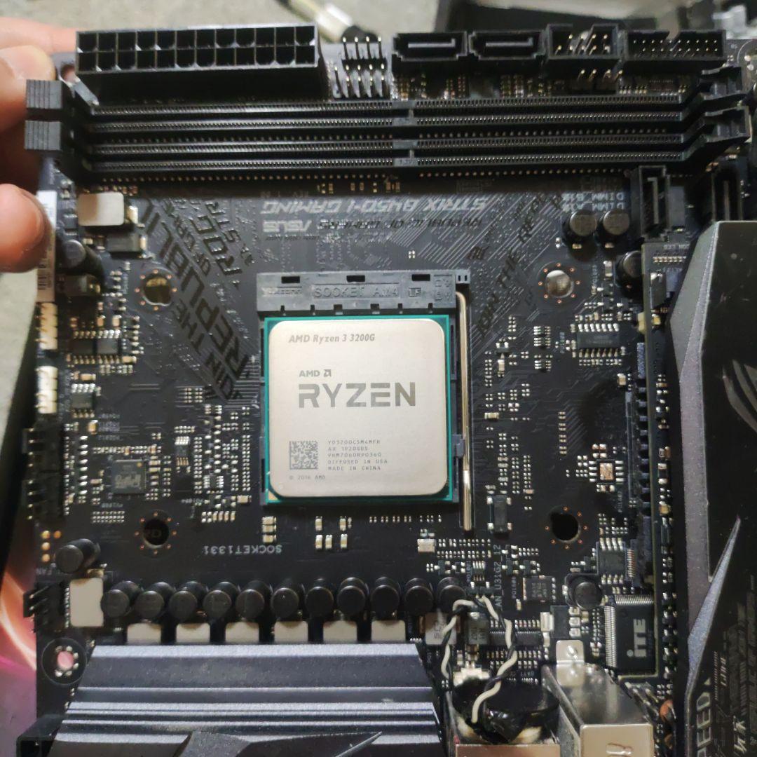 AMD%20RYZEN%203%203200G%20(3).jpg