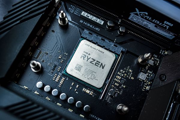 AMD Ryzen 5 5600X và AMD Radeon Pro WX3200 – Giá phổ thông nhưng khả năng đồ hoạ cực cao