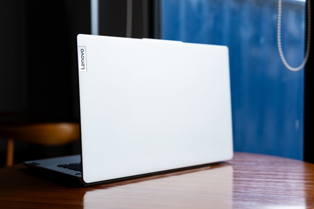 Đánh giá Lenovo IdeaPad Slim 5 Light 14ABR8: Mỏng, nhẹ, mạnh, mát, xuất sắc trong phân khúc