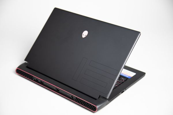 Trải nghiệm nhanh Dell Alienware M15 Ryzen Edition R5: Thiết kế tương lai, hiệu năng cực khủng